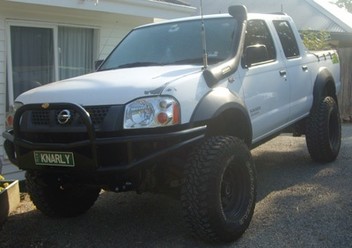 Amortyzator przedni prawy Nissan Navara D40